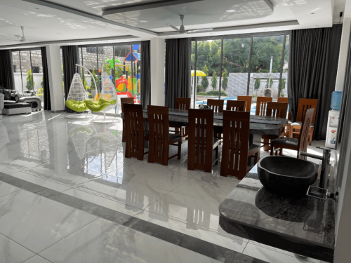villa-dining-room-large-table